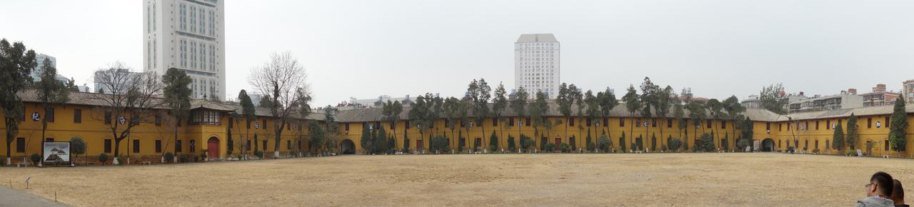 讲武堂内部全景：走马转角楼围合中央庭院