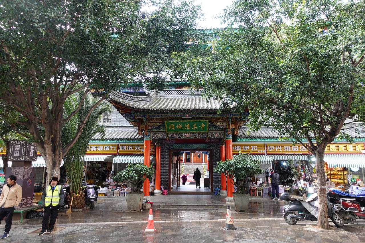 顺城街清真寺礼拜大殿，规模明显大于南城清真寺