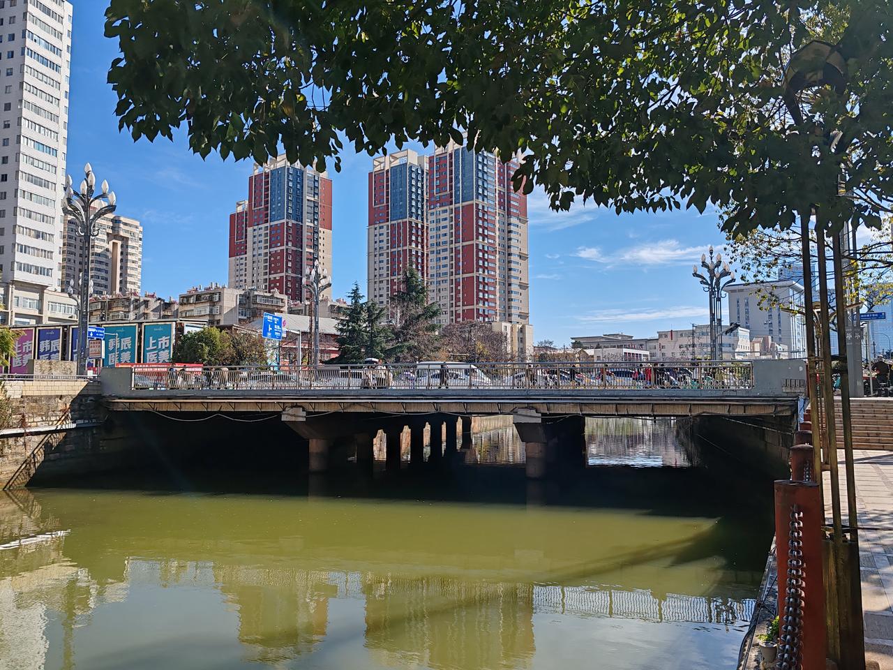得胜桥现状,桥面为四车道城市道路