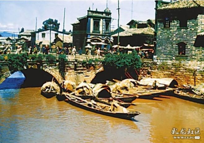 盘龙江老照片,1940年代的得胜桥附近江面船只景象