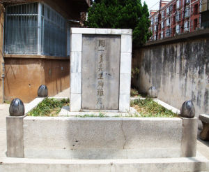 西仓坡闻一多殉难处纪念碑