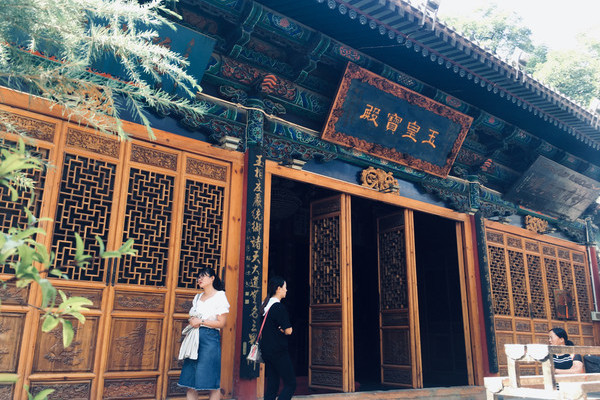 白云观山门
