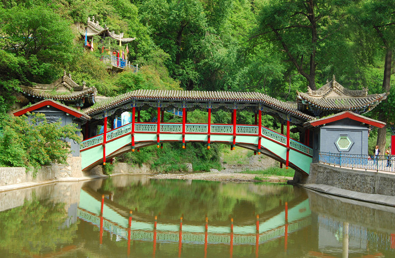 兴隆山云龙桥横跨峡谷