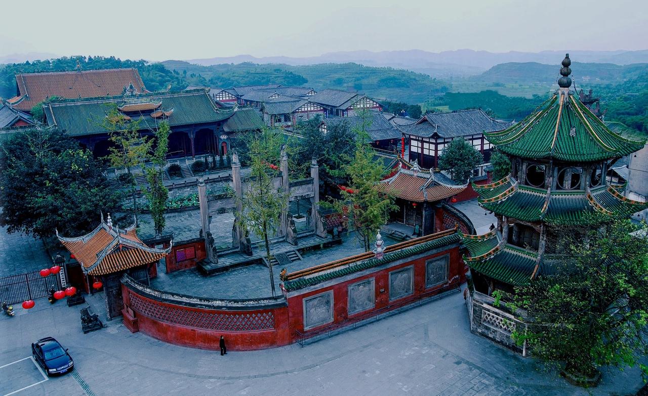犍为文庙全景，万仞宫墙、奎阁与中轴线建筑群