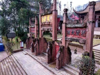 乐山文庙棂星门与大成门之间的庭院