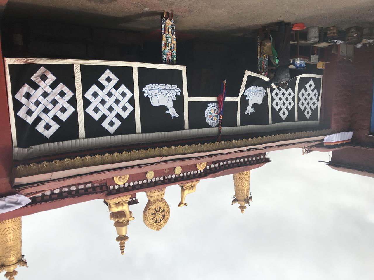 丹杰林寺外景