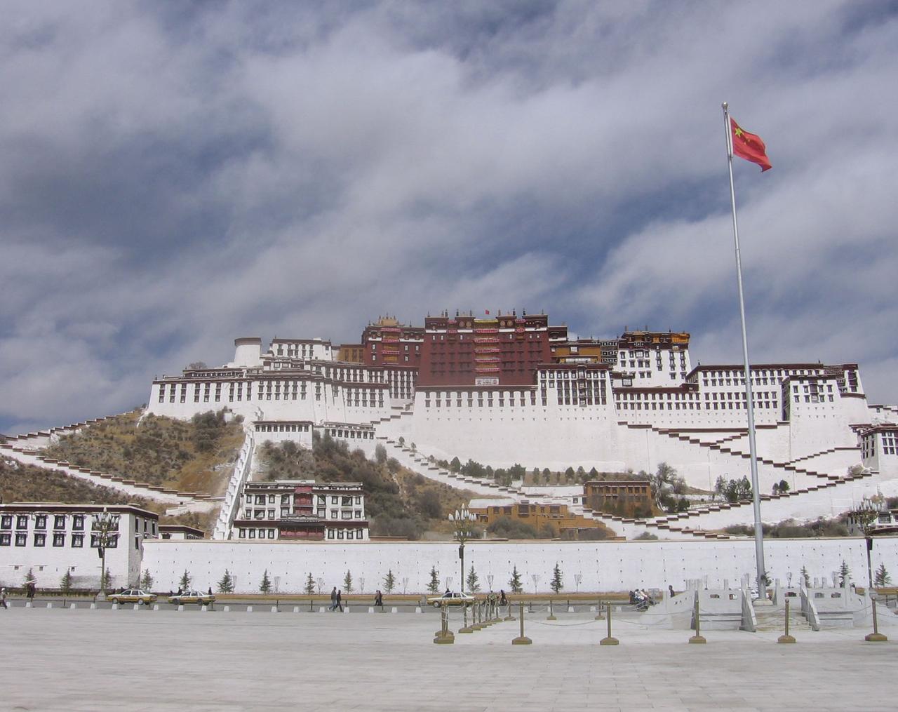 布达拉宫广场全景，向北望向布达拉宫