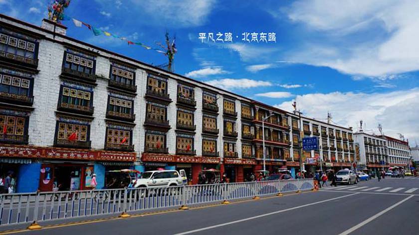 金珠东路一带的拉萨新区城市景象