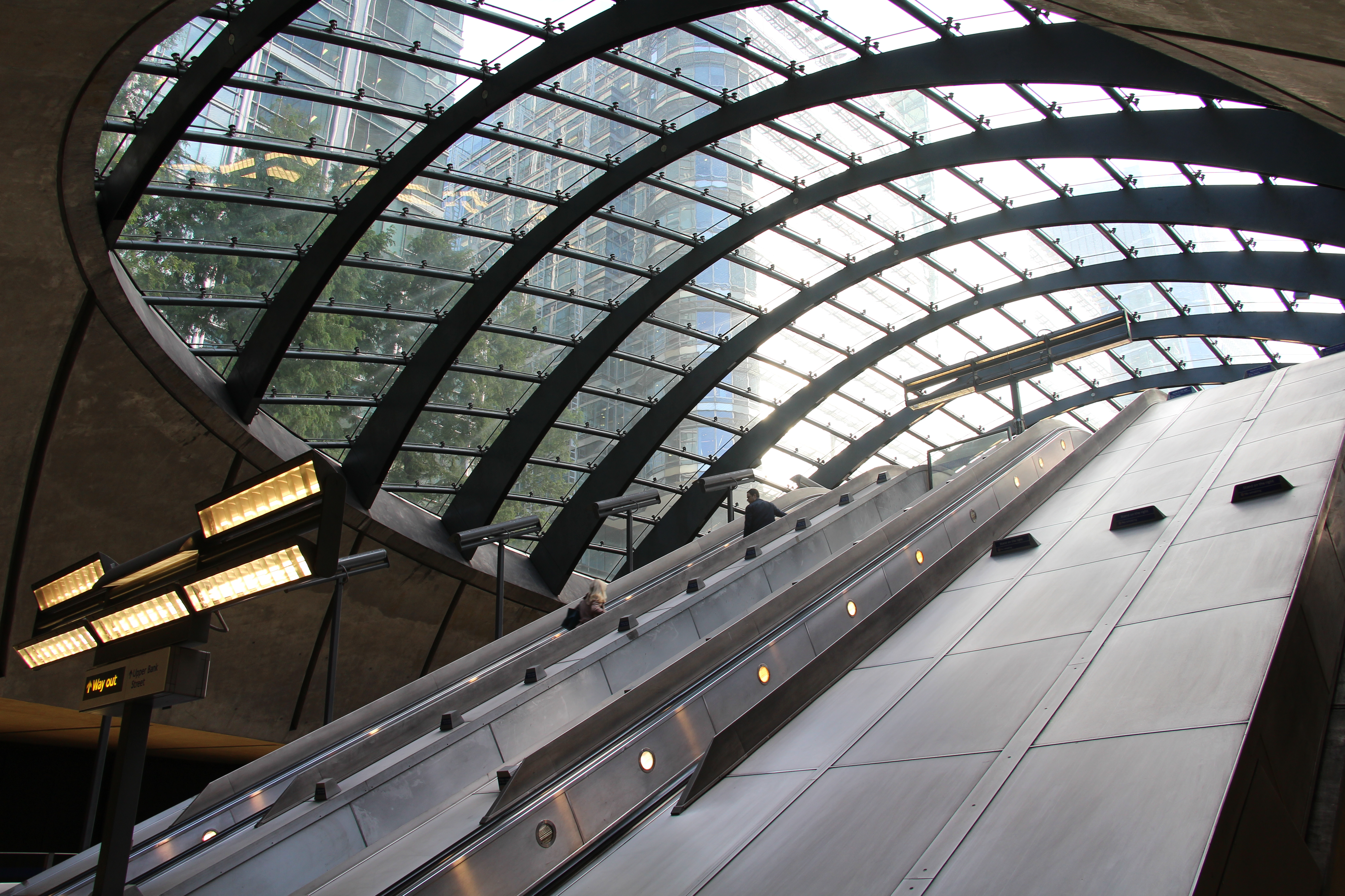 Canary Wharf 地铁站玻璃大厅