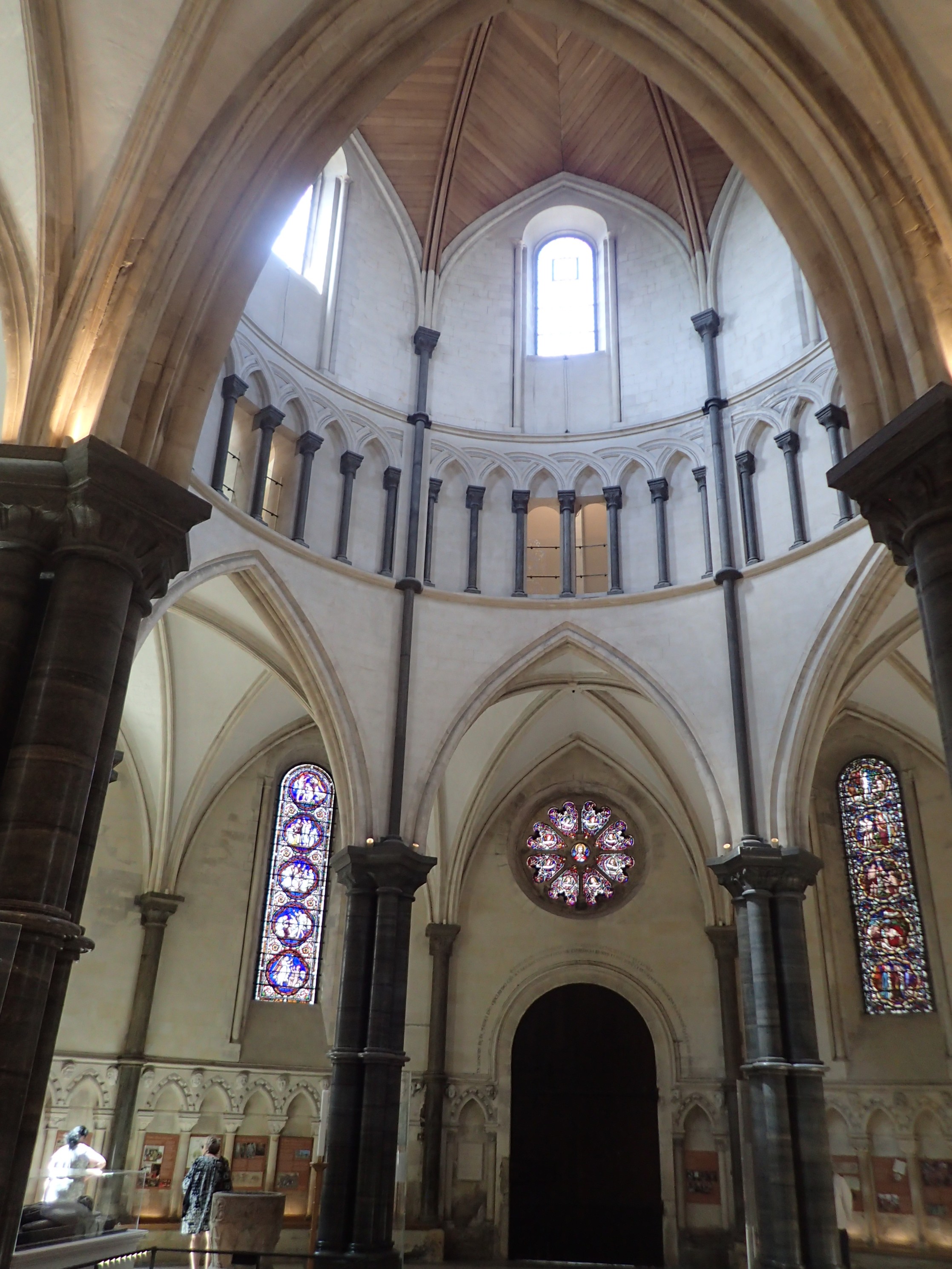 Temple Church 圆形中殿内景