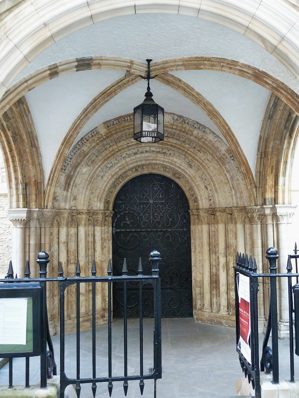 Temple Church 西侧 Romanesque 拱门