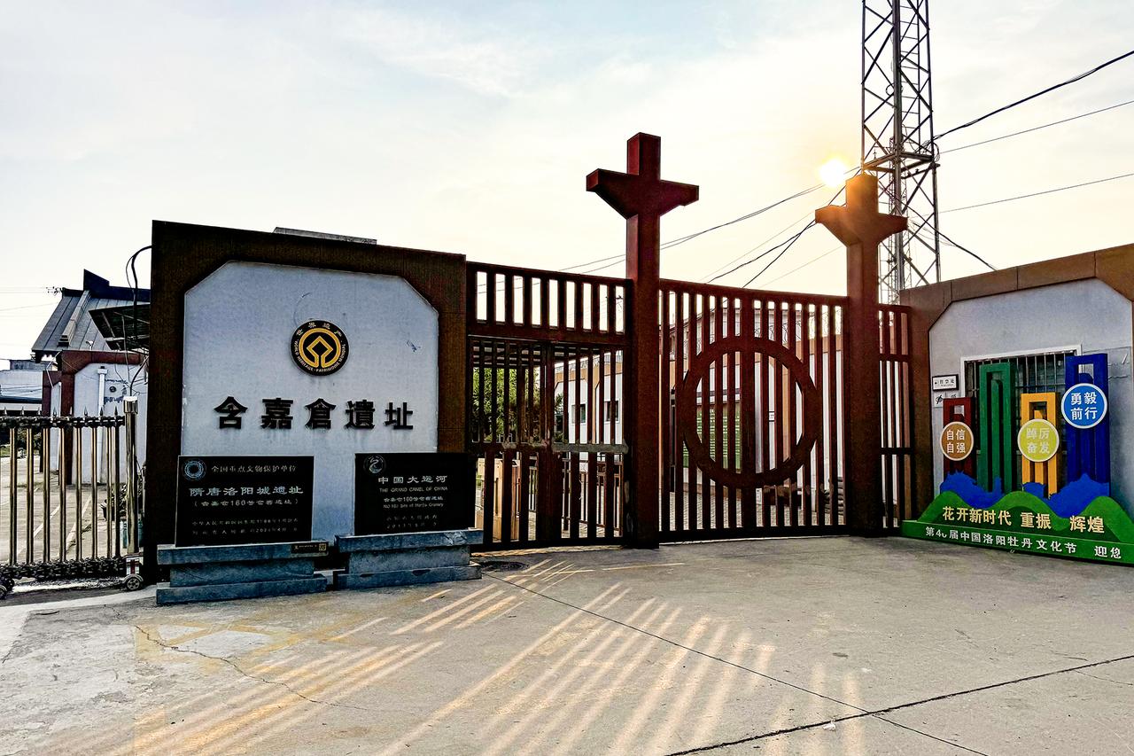 含嘉仓遗址现场,展示了这座唐代天下第一粮仓的仓窖布局