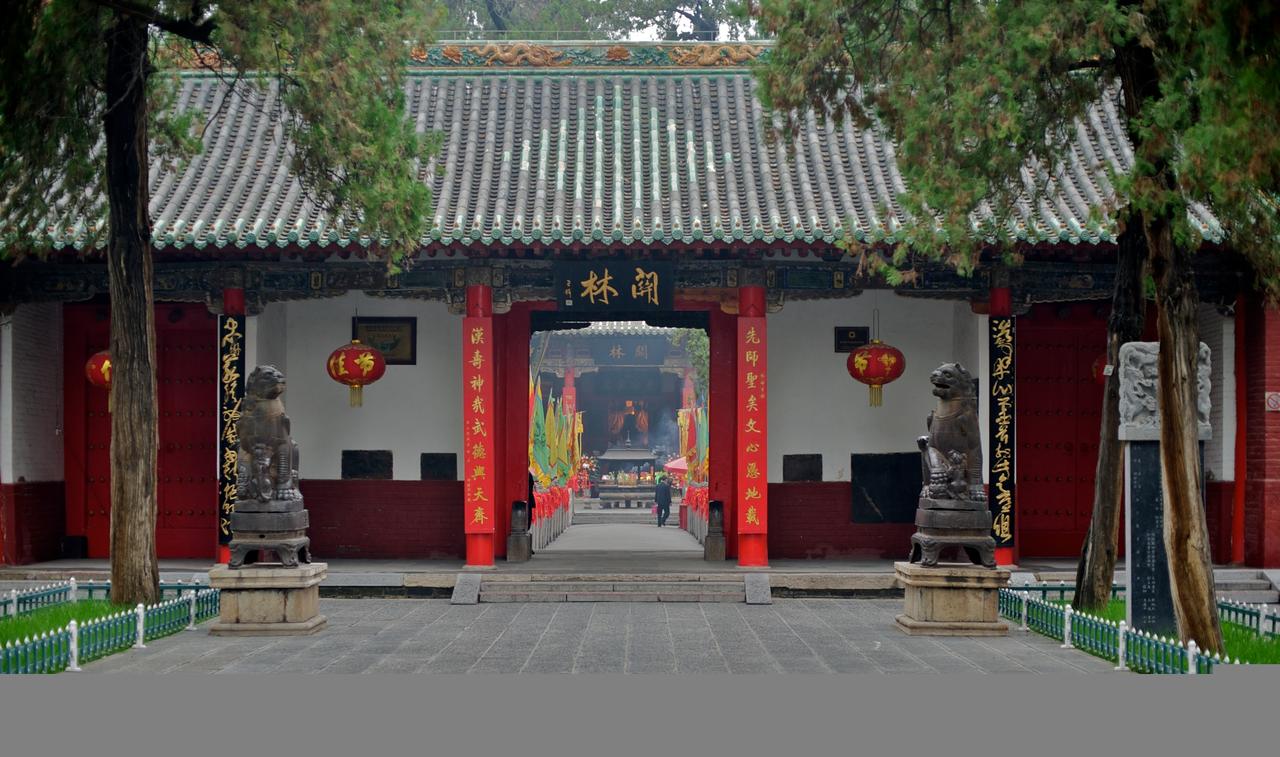 关林大门与八十一颗门钉