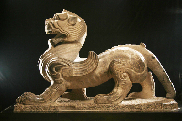 东汉石辟邪，1992年洛阳孟津油坊村出土，重约8吨
