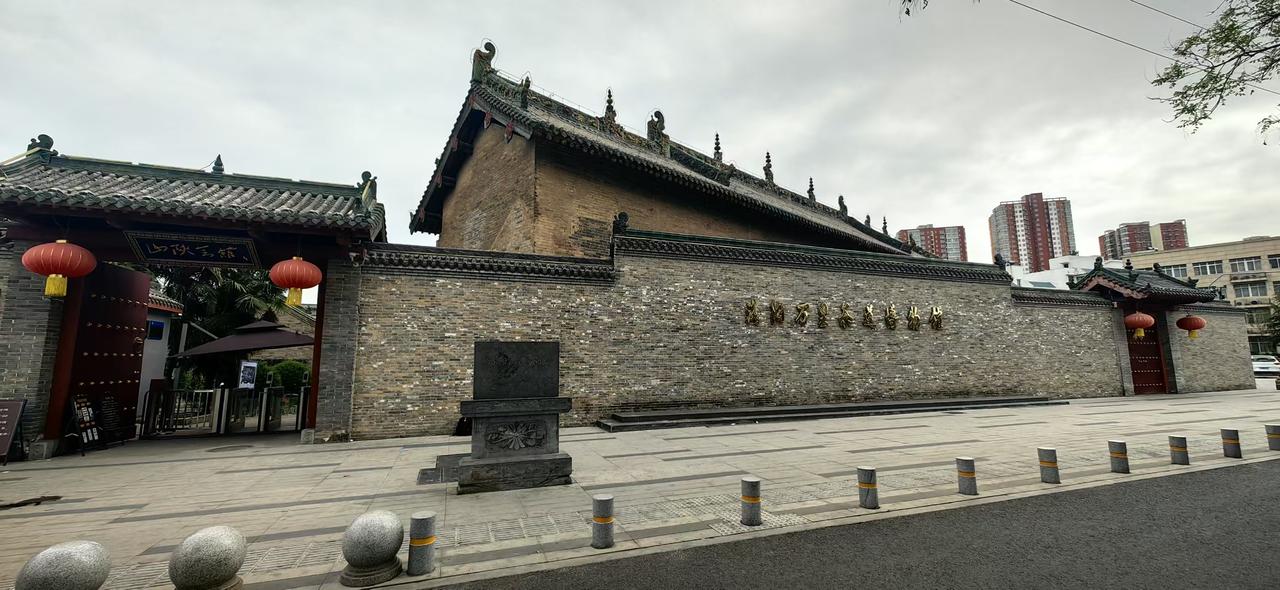 洛阳万里茶道博物馆入口外观,馆名标识清晰可见