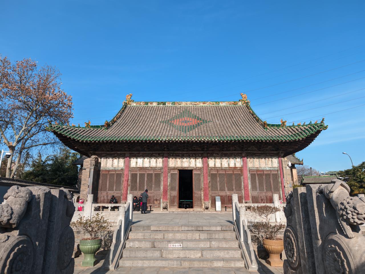 洛阳山陕会馆全景，可见照壁、山门和院内建筑