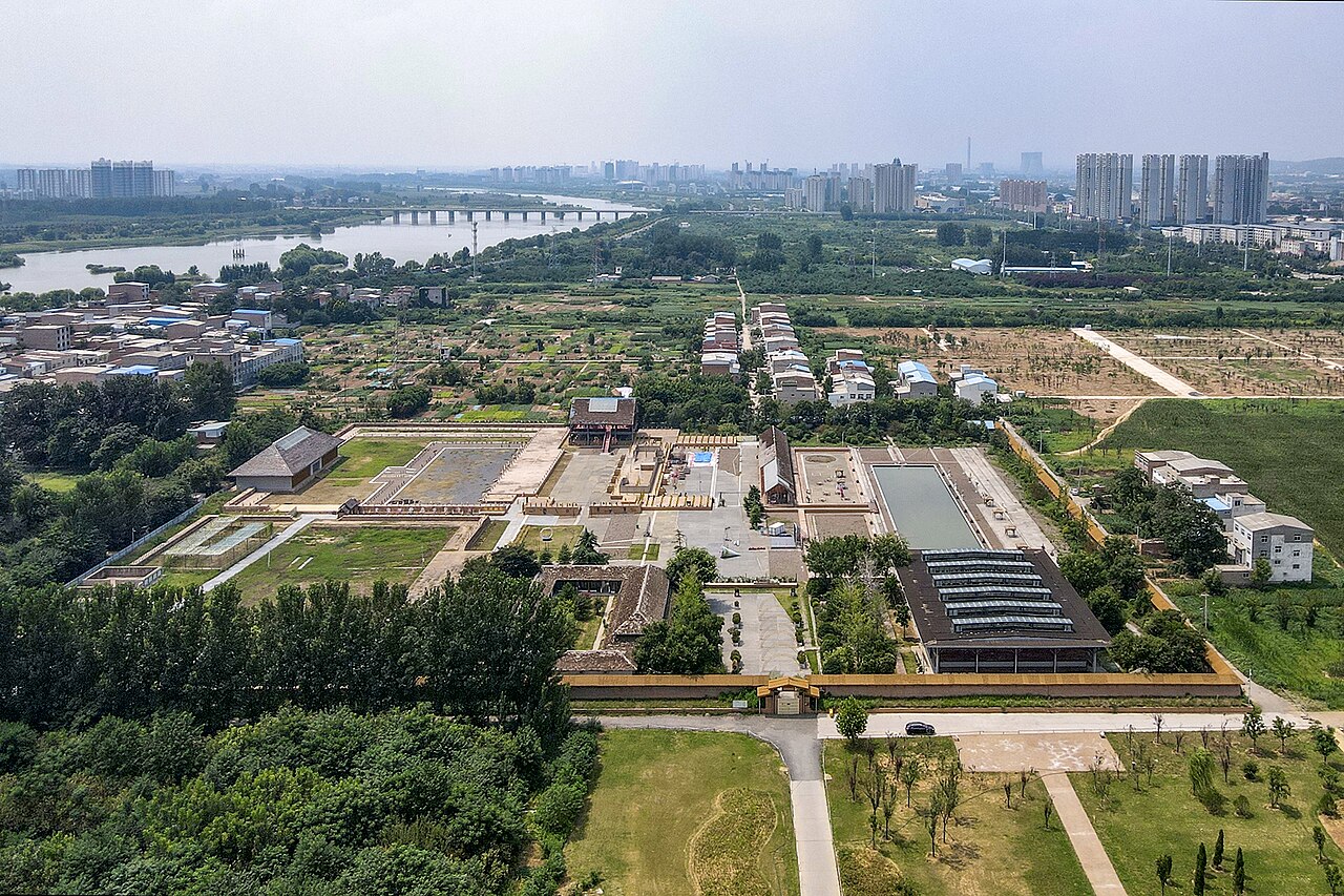 偃师商城遗址宫城区考古发掘现场