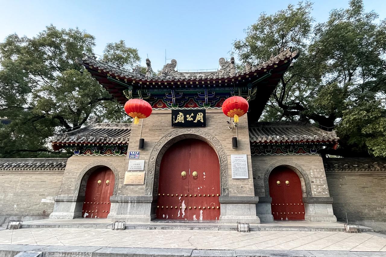 定鼎堂外景，单檐歇山顶配绿琉璃剪边