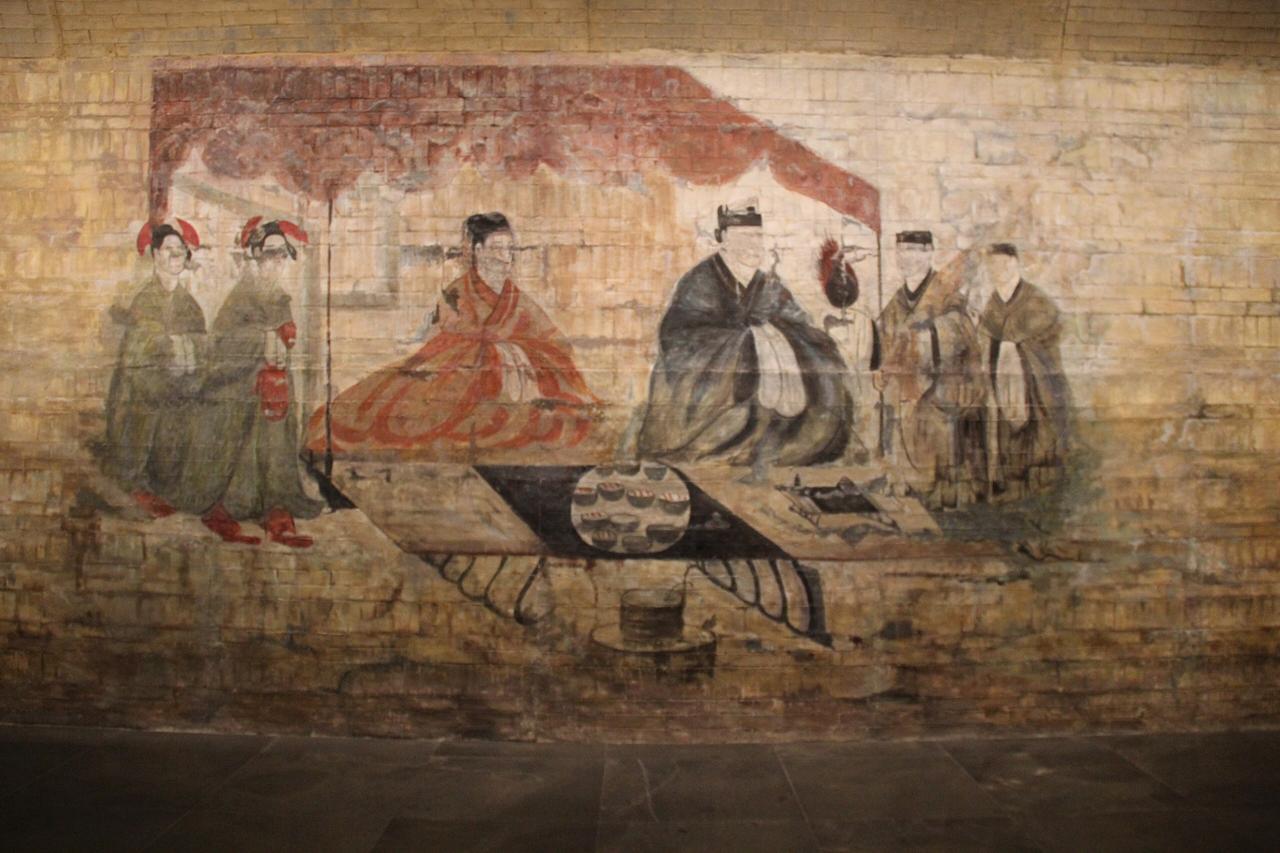 汉代墓室壁画（洛陽出土），可見人物衣冠和設色風格