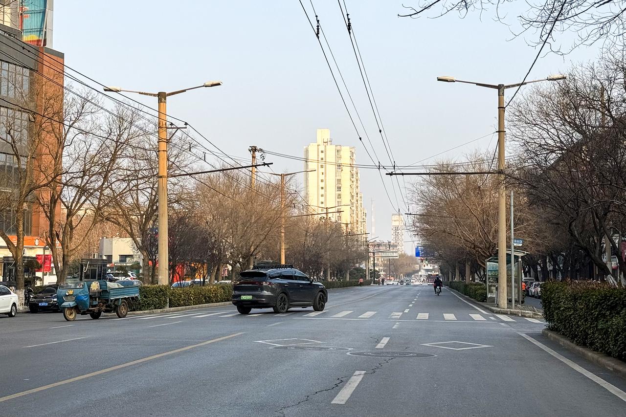 涧西建设路：宽阔的工业主干道