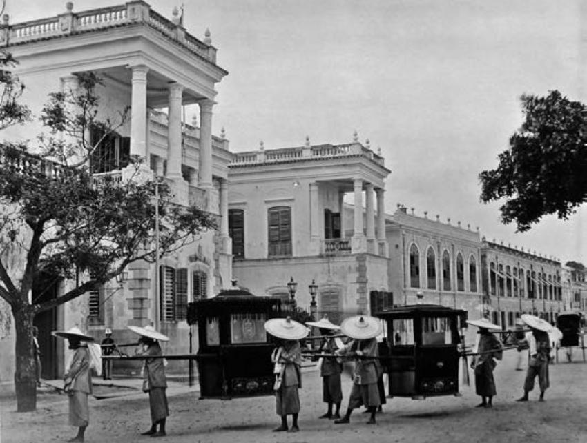 1908年前后的总督府旧影：其时南湾仍是天然海岸线