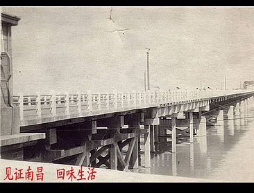 1936年建成的中正桥（八一桥前身），10米宽的木面钢梁桥