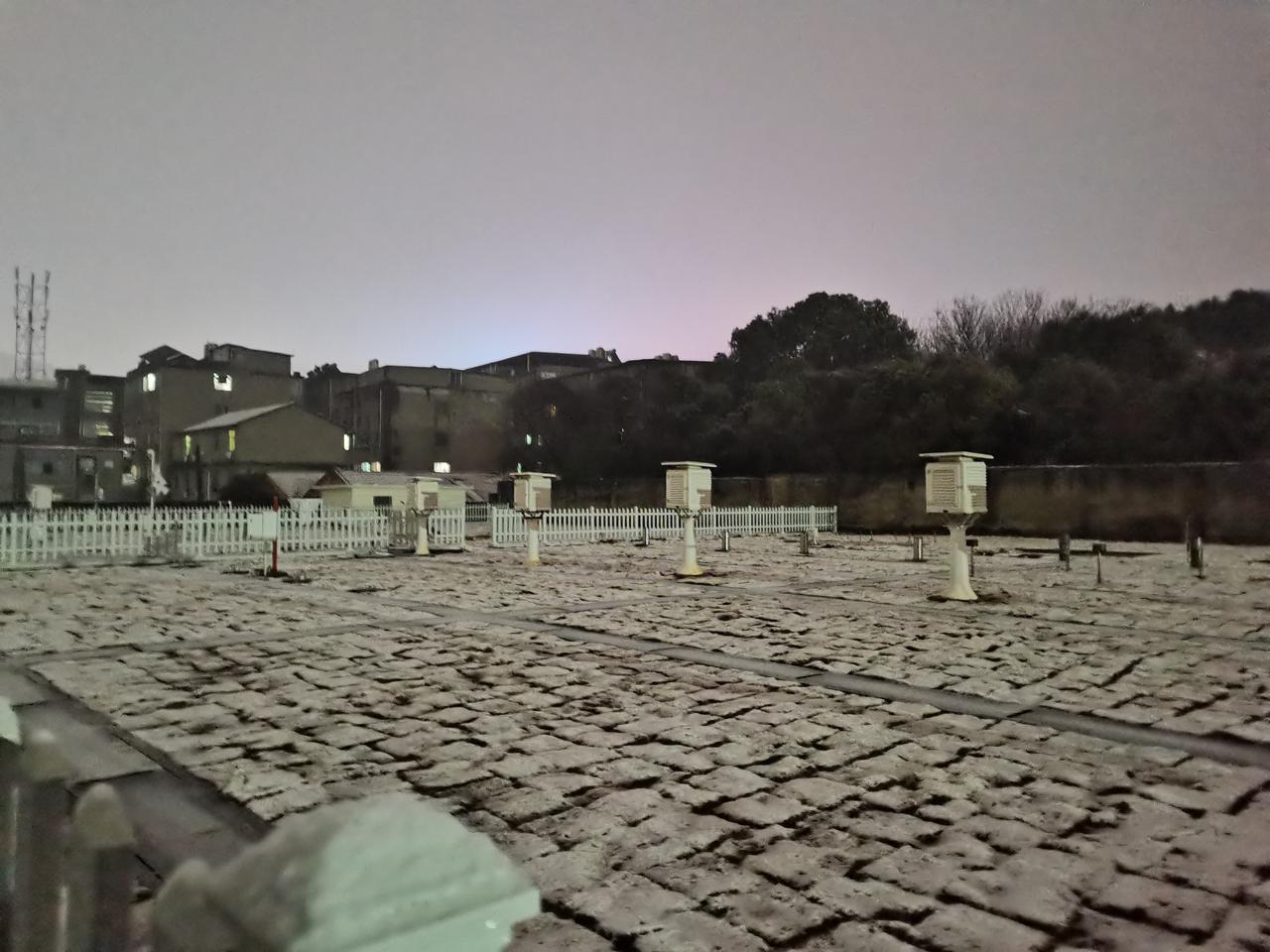新溪桥路边的苏式红砖住宅楼，洪都社区老职工宿舍