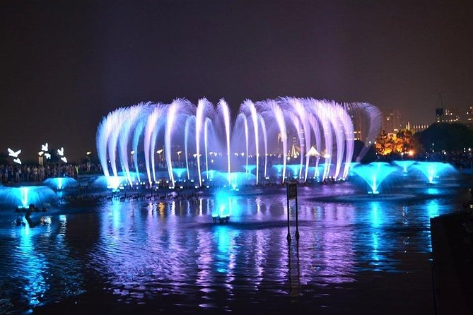 赣江两岸俯瞰：秋水广场及红谷滩天际线
