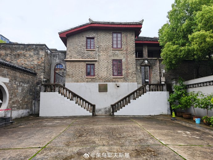 叶挺指挥部旧址建筑侧面,青砖灰瓦的历史风貌