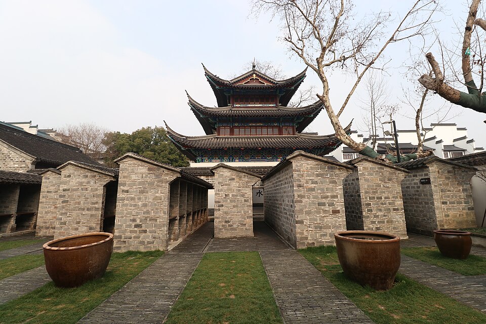 明远楼及复建号舍，号舍按照历史原样复建