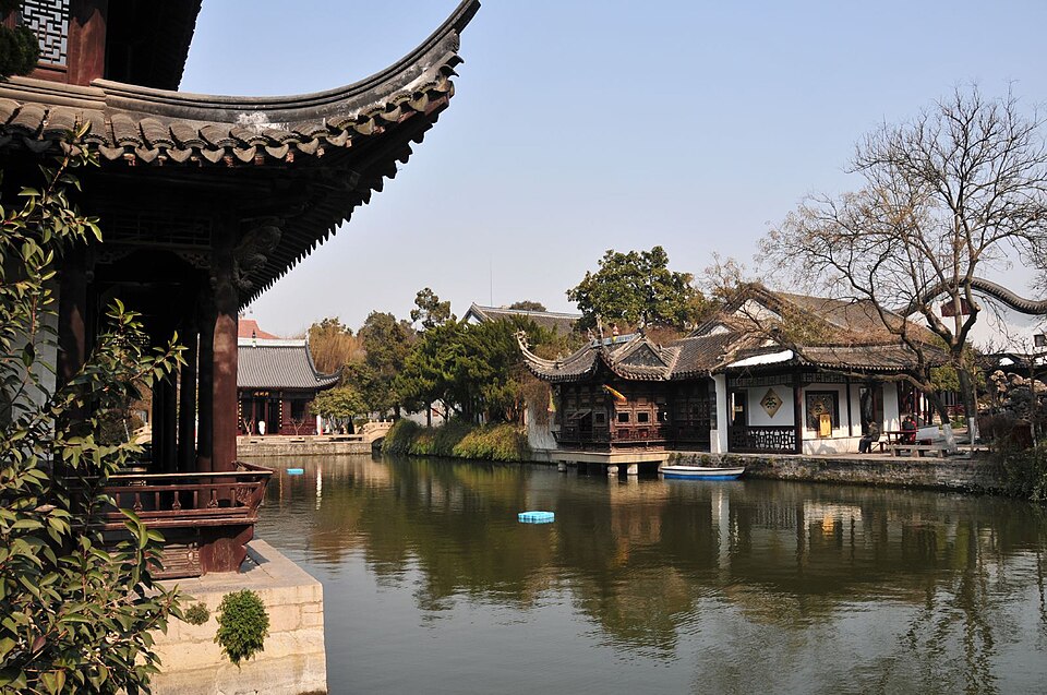 煦园石舫"不系舟"，青石砌筑的船形建筑