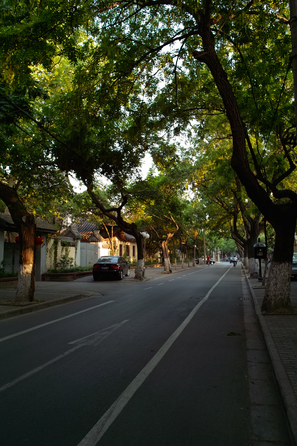 宁海路环岛（江苏路广场），放射状道路交汇