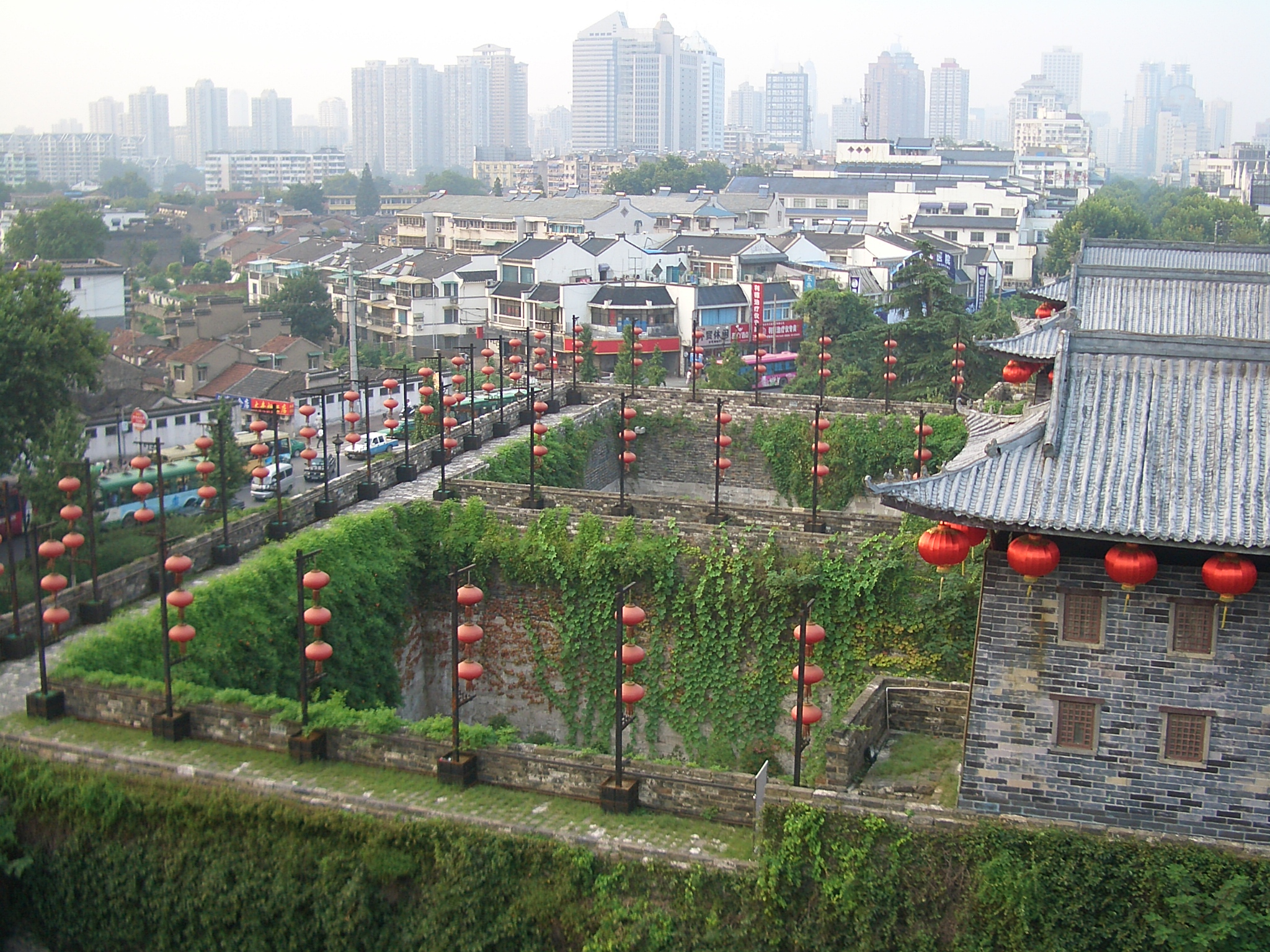 中华门城台顶部，原三重檐歇山顶城楼已毁仅存台基