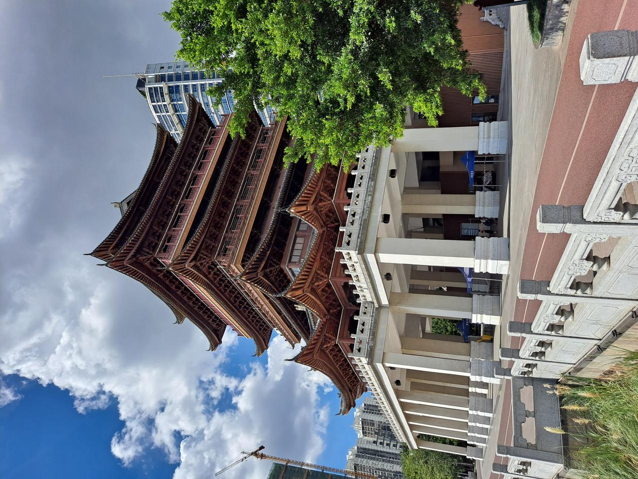 畅游阁正面近景，五层五重檐的仿古建筑细节清晰可见