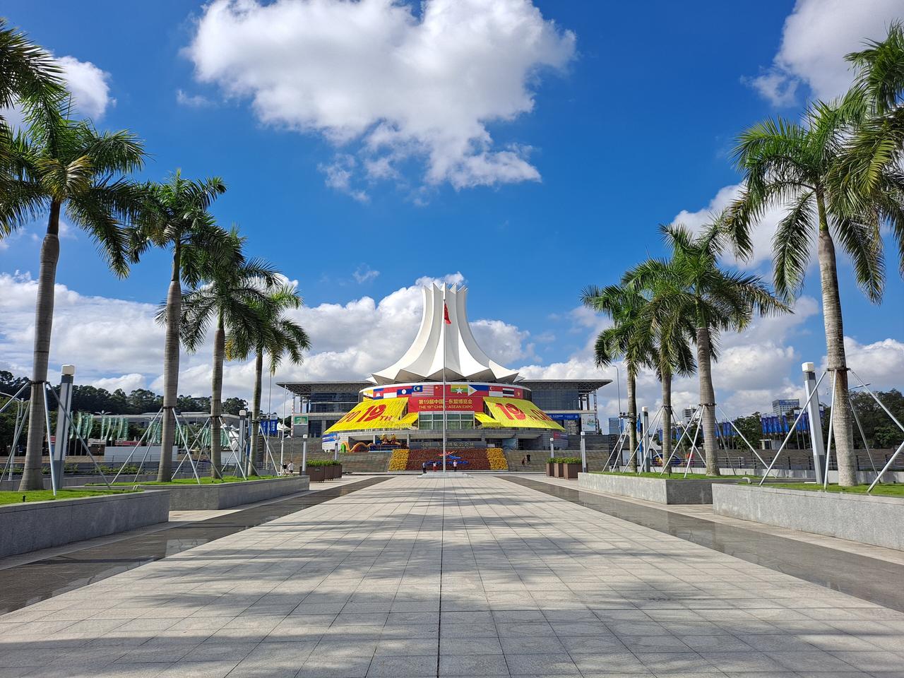 朱槿花穹顶正面全景