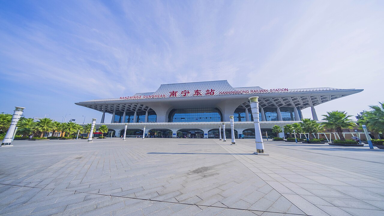南宁东站南广场外景