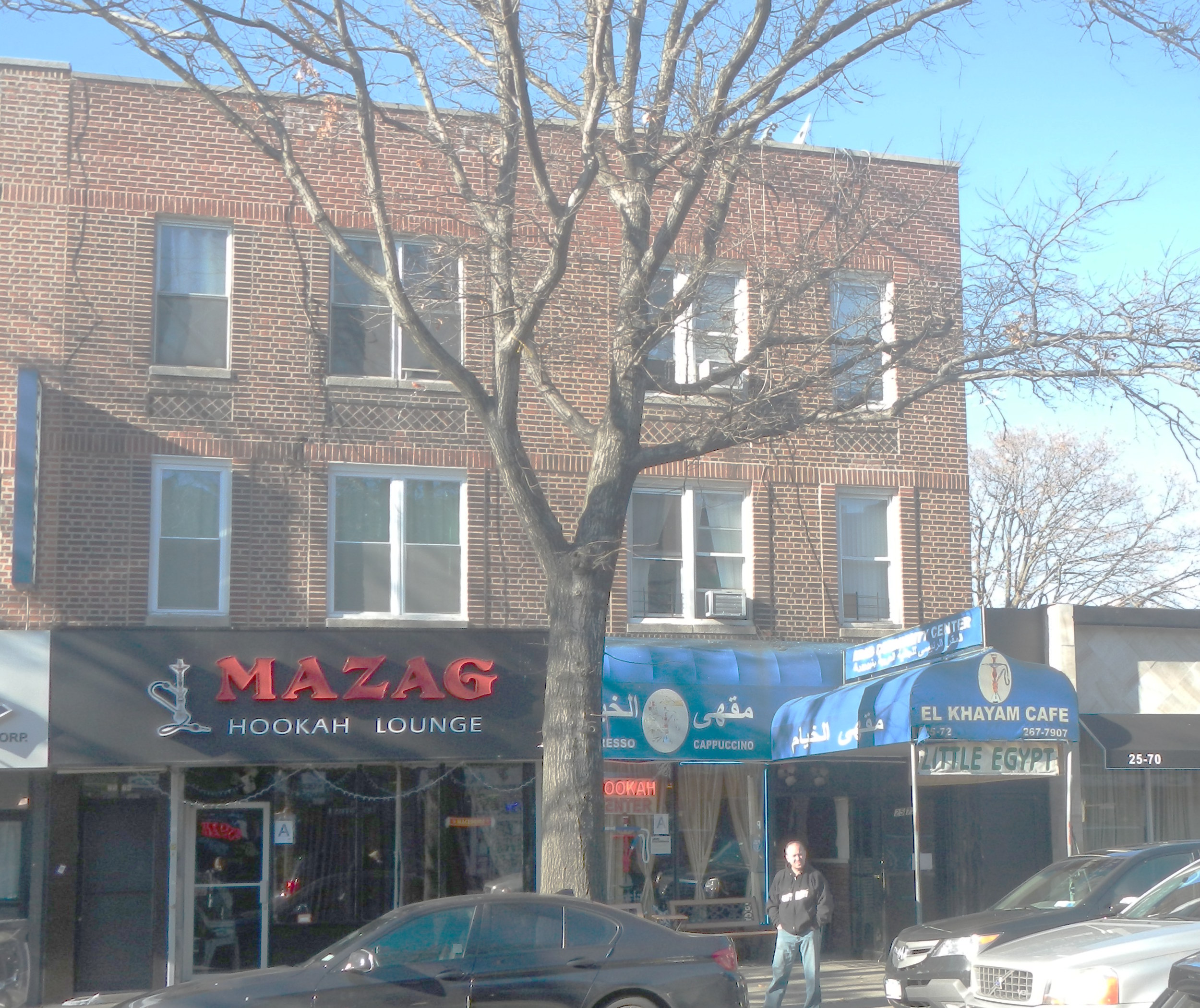 El Khayam Cafe & Hookah Bar，Steinway Street 上的中东风格水烟馆