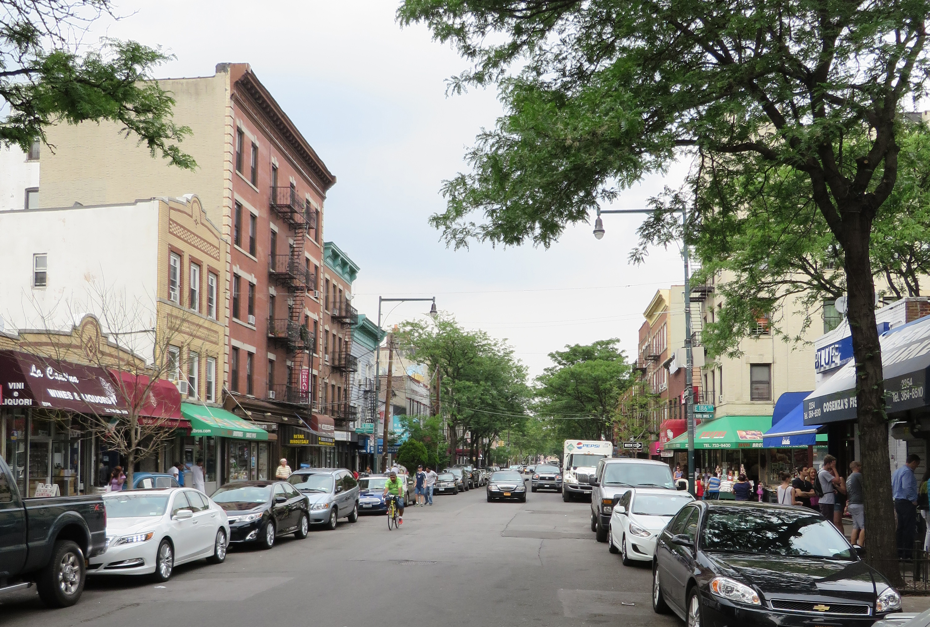 Arthur Avenue 商业街景