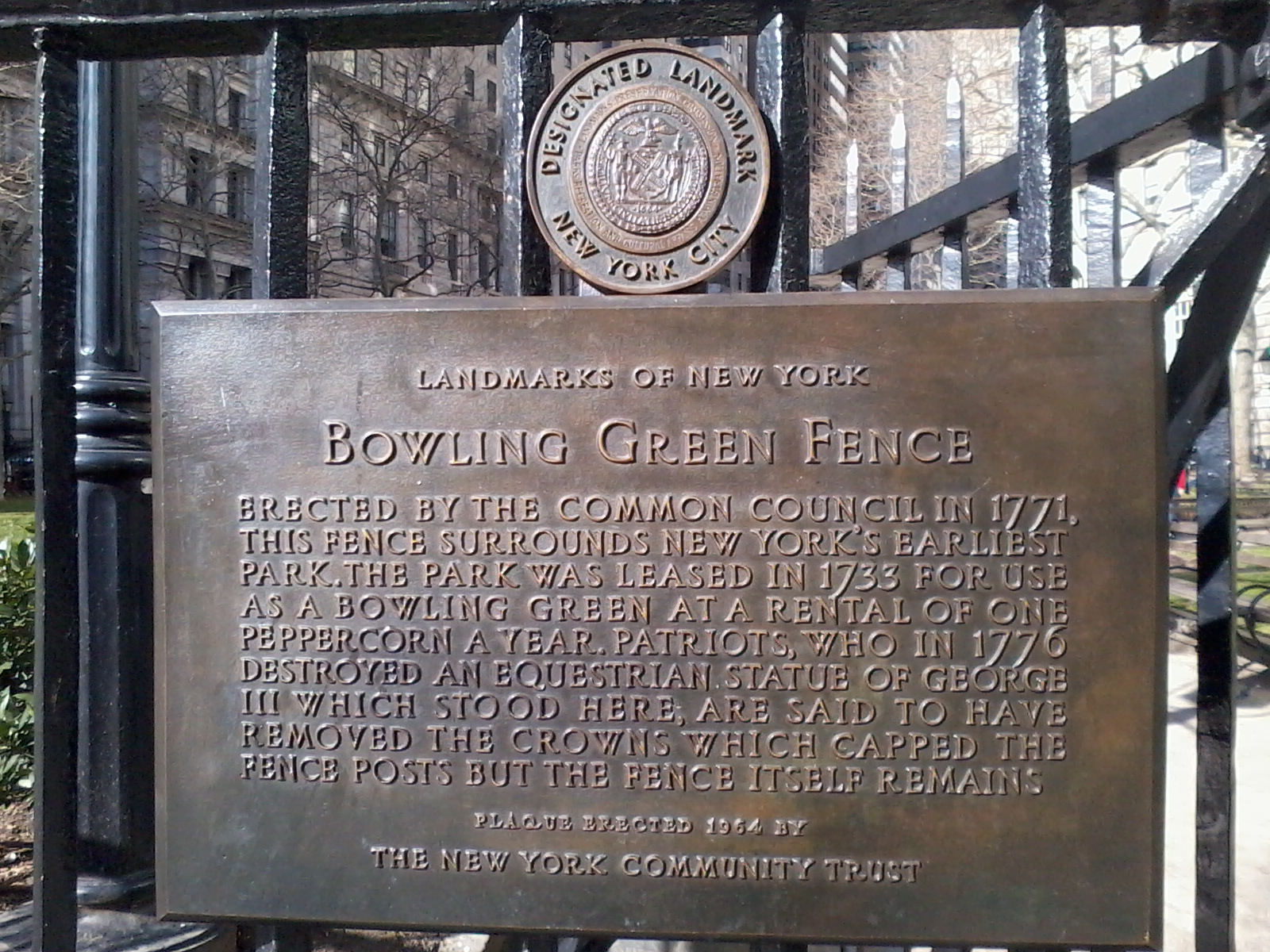 Bowling Green 铸铁栏杆环绕公园