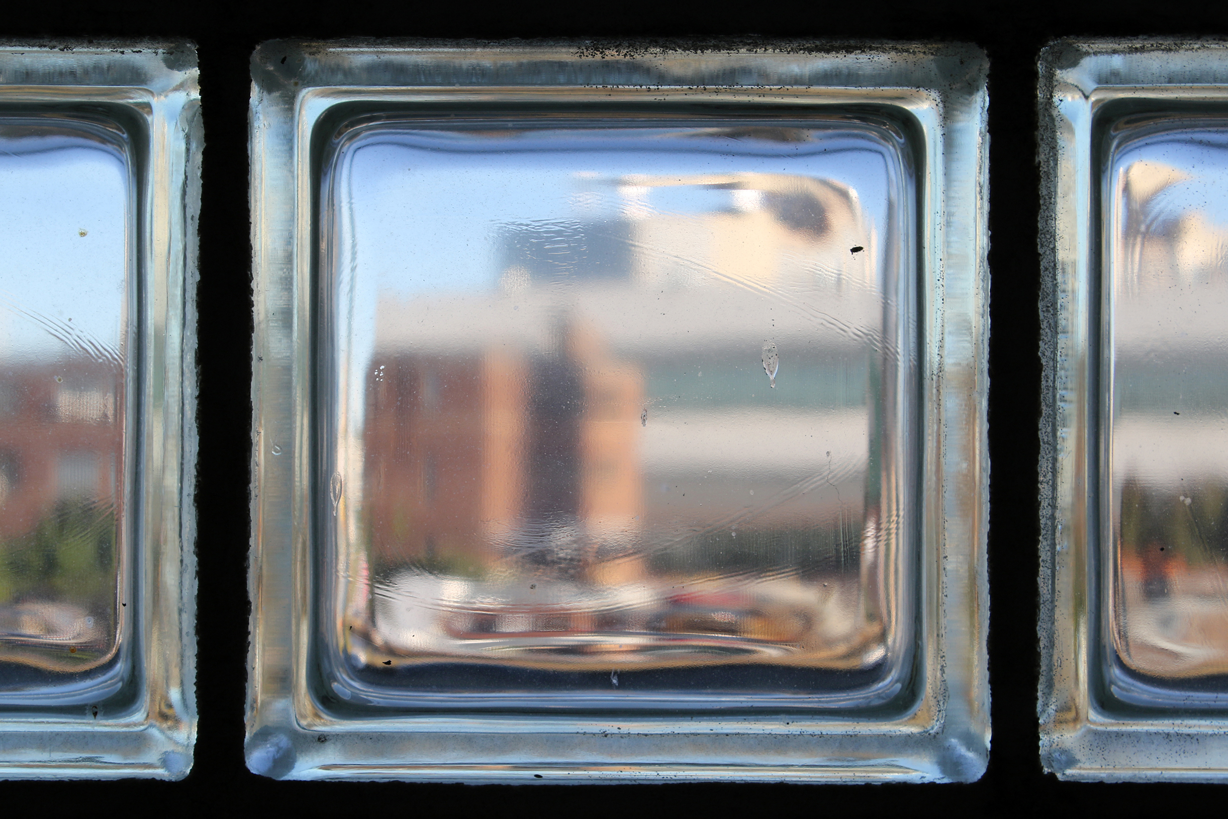 Brooklyn Navy Yard 的 glass block 细部