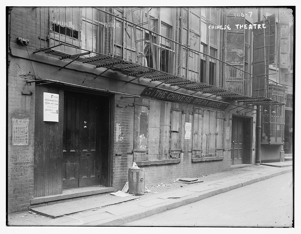 Chinese Opera House on Doyers Street，约 1905 年