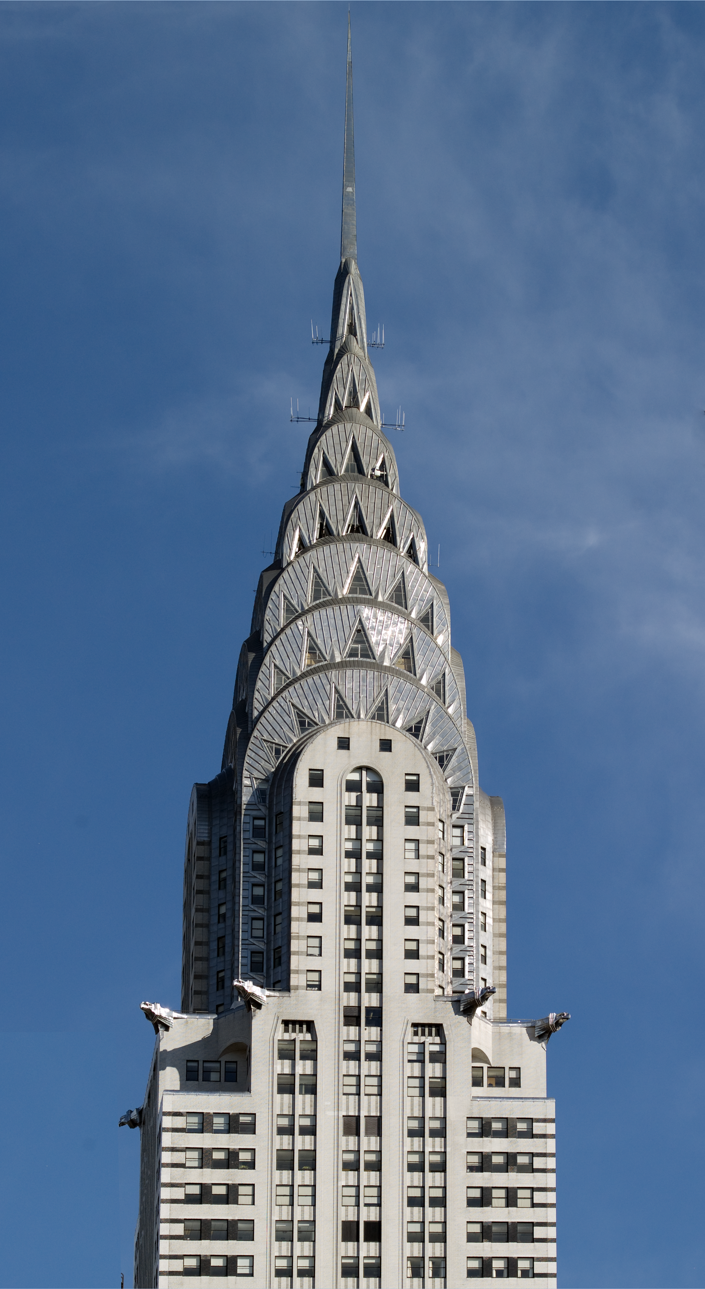 Chrysler Building 不锈钢 sunburst 顶冠近景