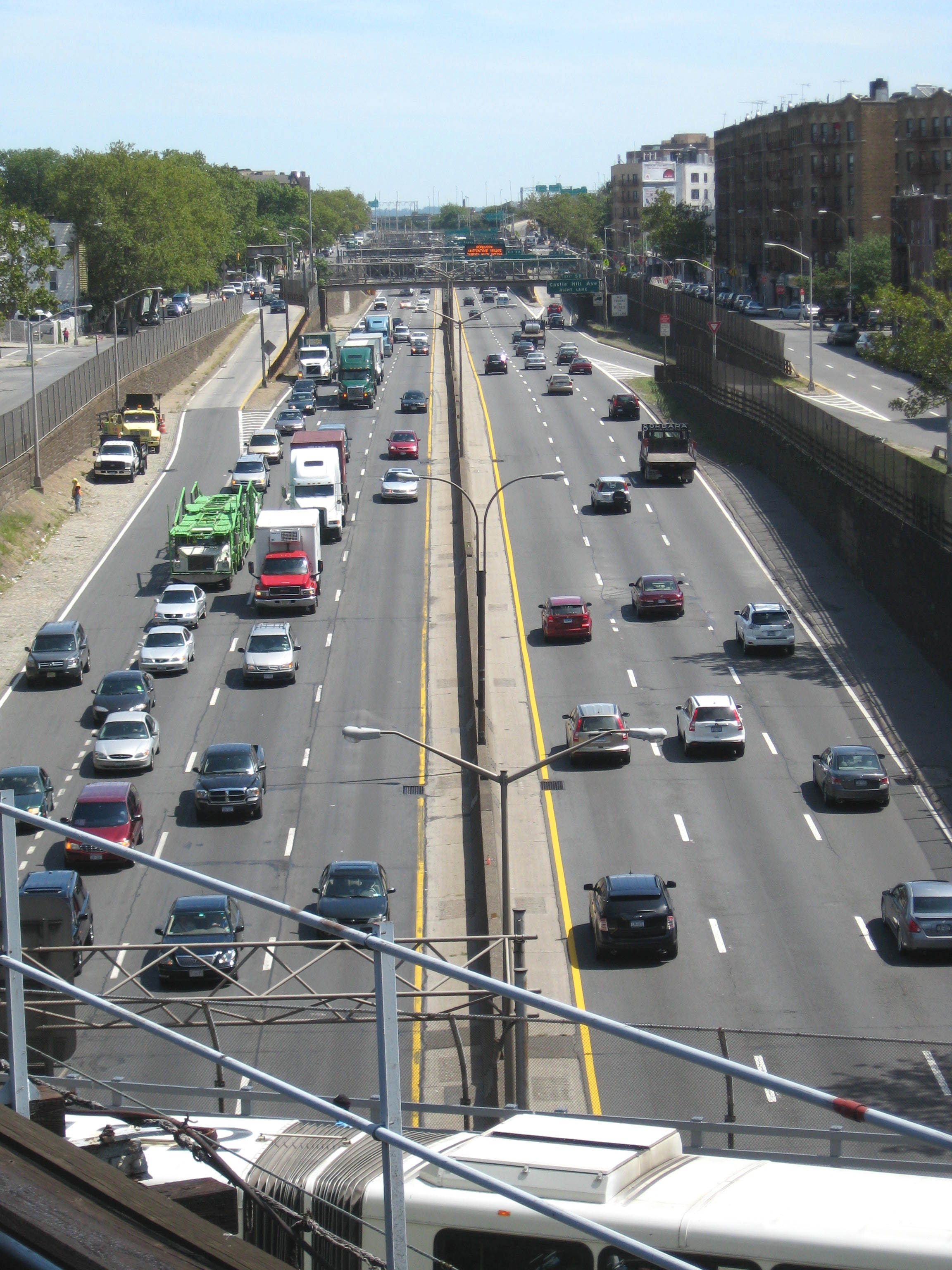 Cross-Bronx Expressway 穿过密集社区