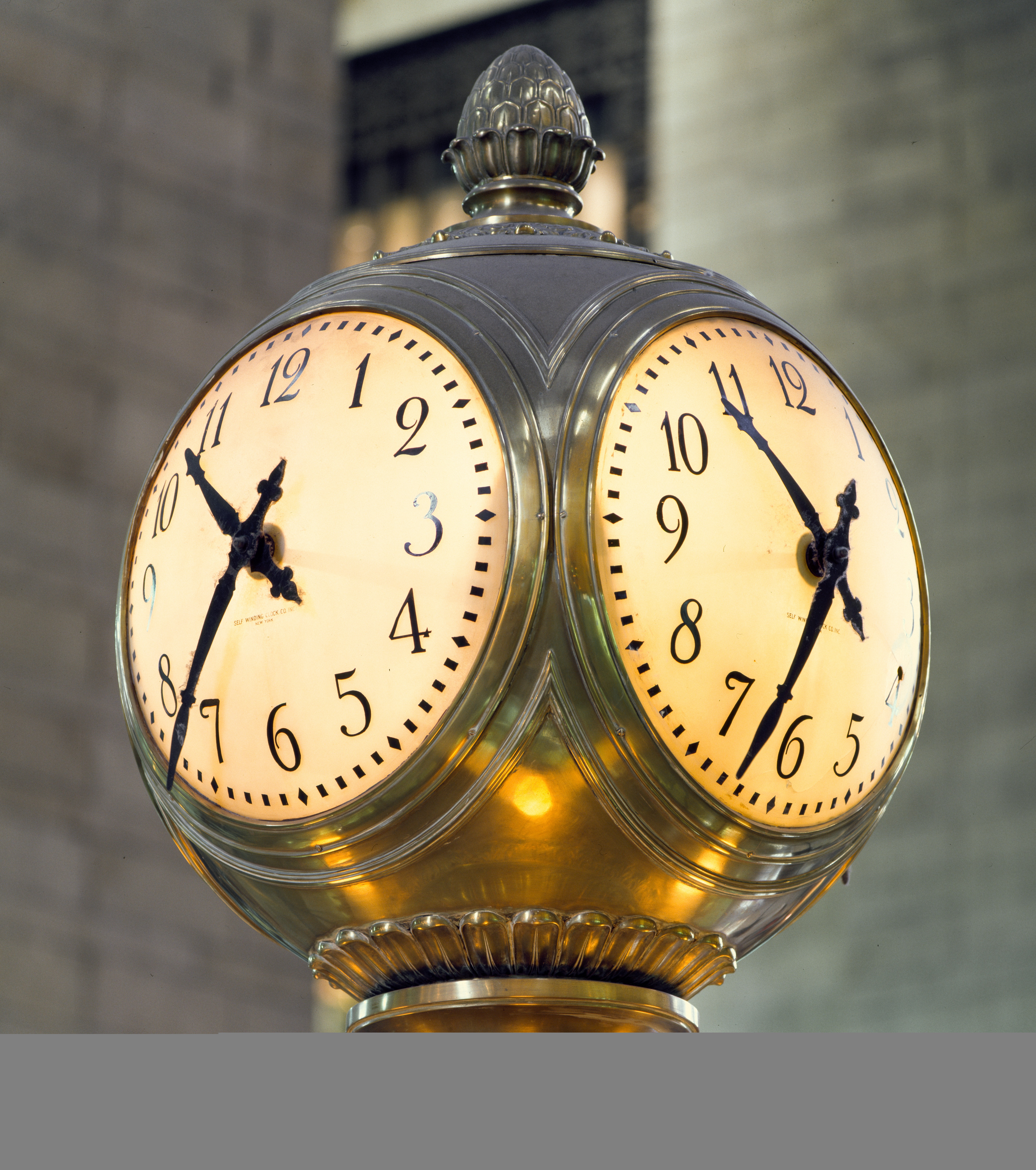 Grand Central 信息台与 Tiffany 钟