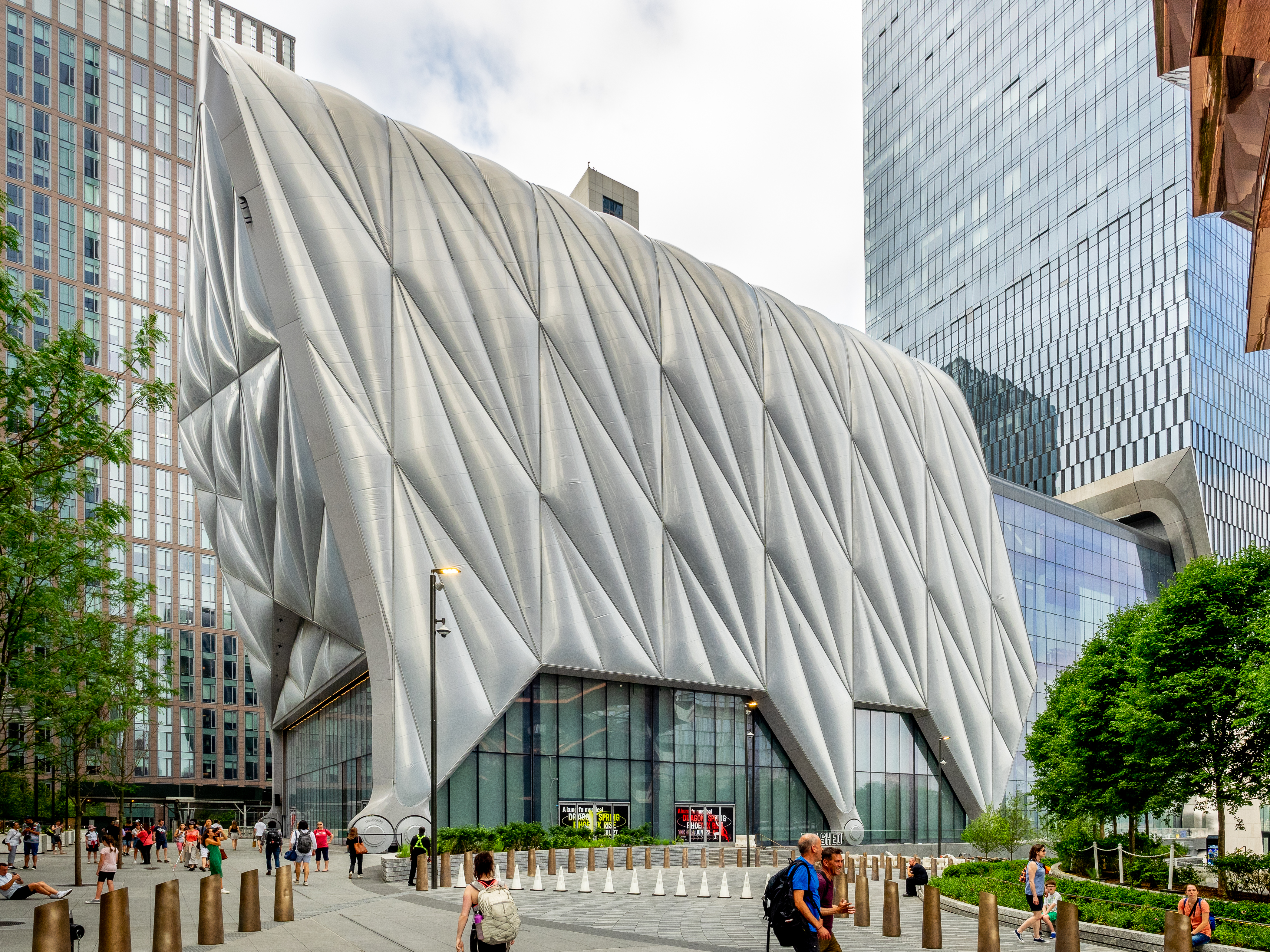 The Shed 的银色菱形金属外壳