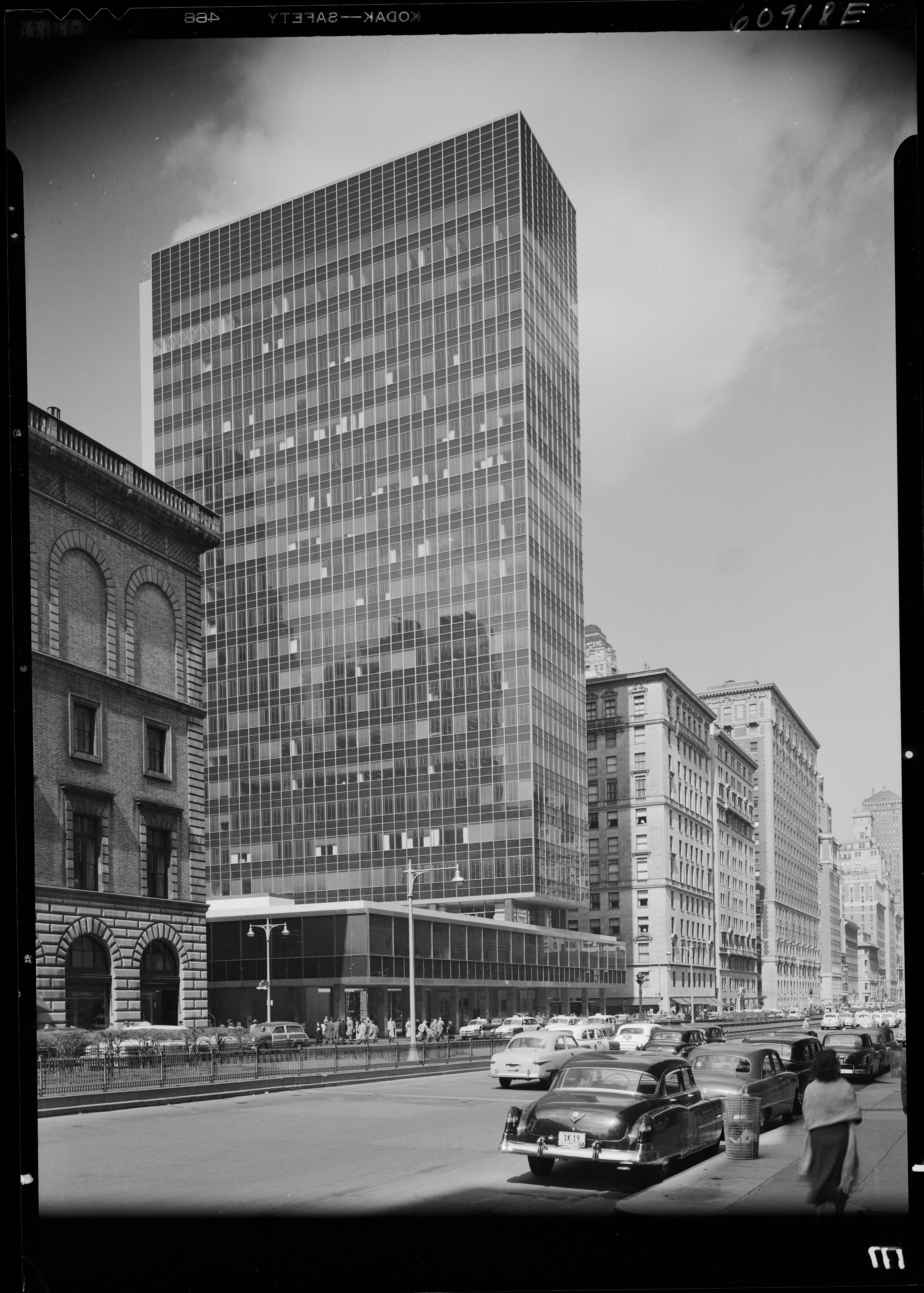 1950 年代 Lever House 刚建成时的历史照片