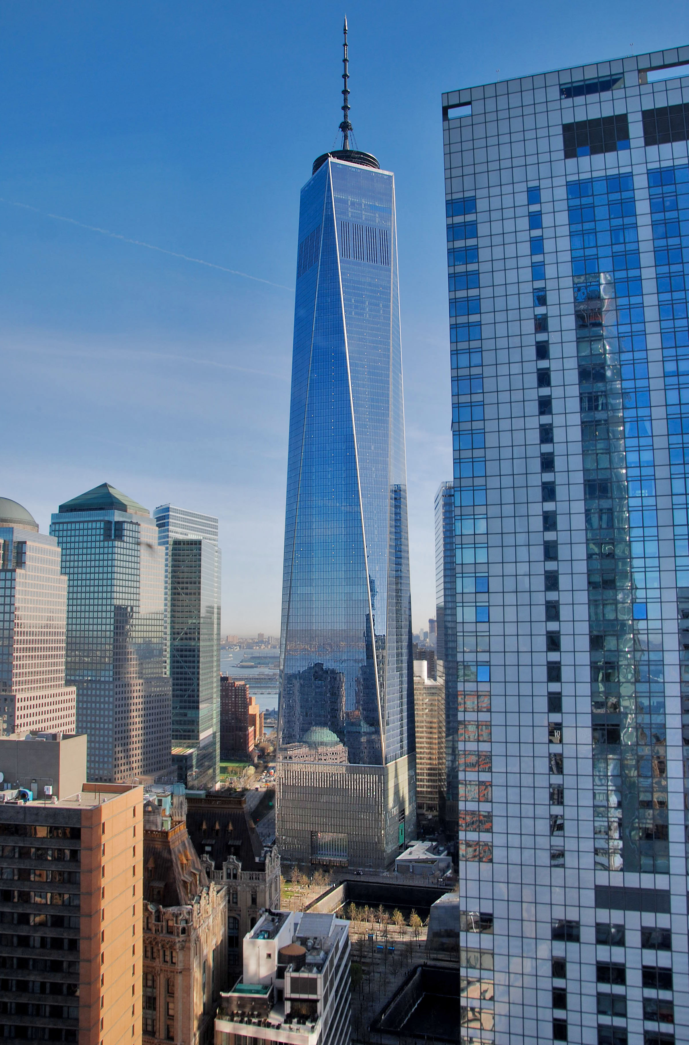 9/11 Memorial 水池和 One World Trade Center 的关系