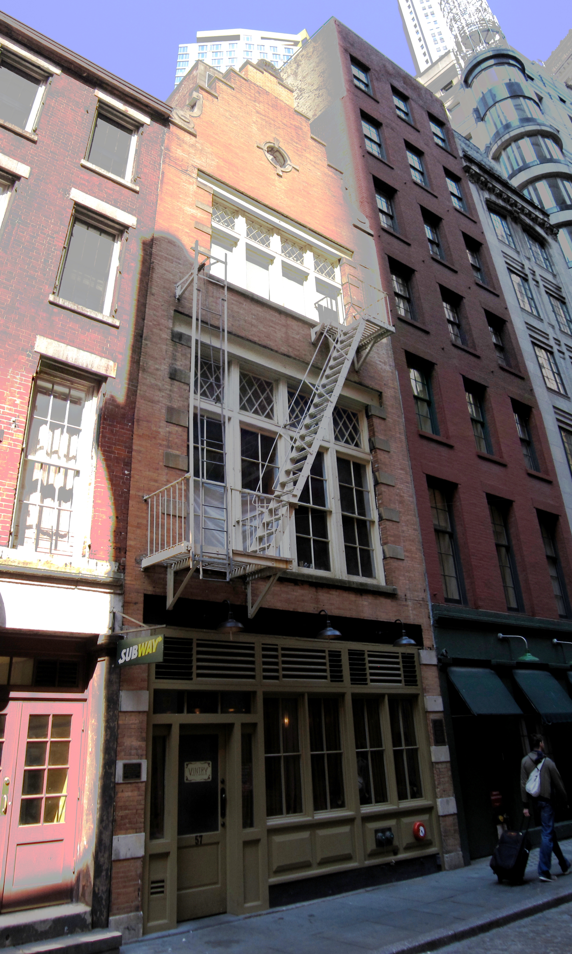 57 Stone Street 的荷兰殖民复兴风格阶梯山墙