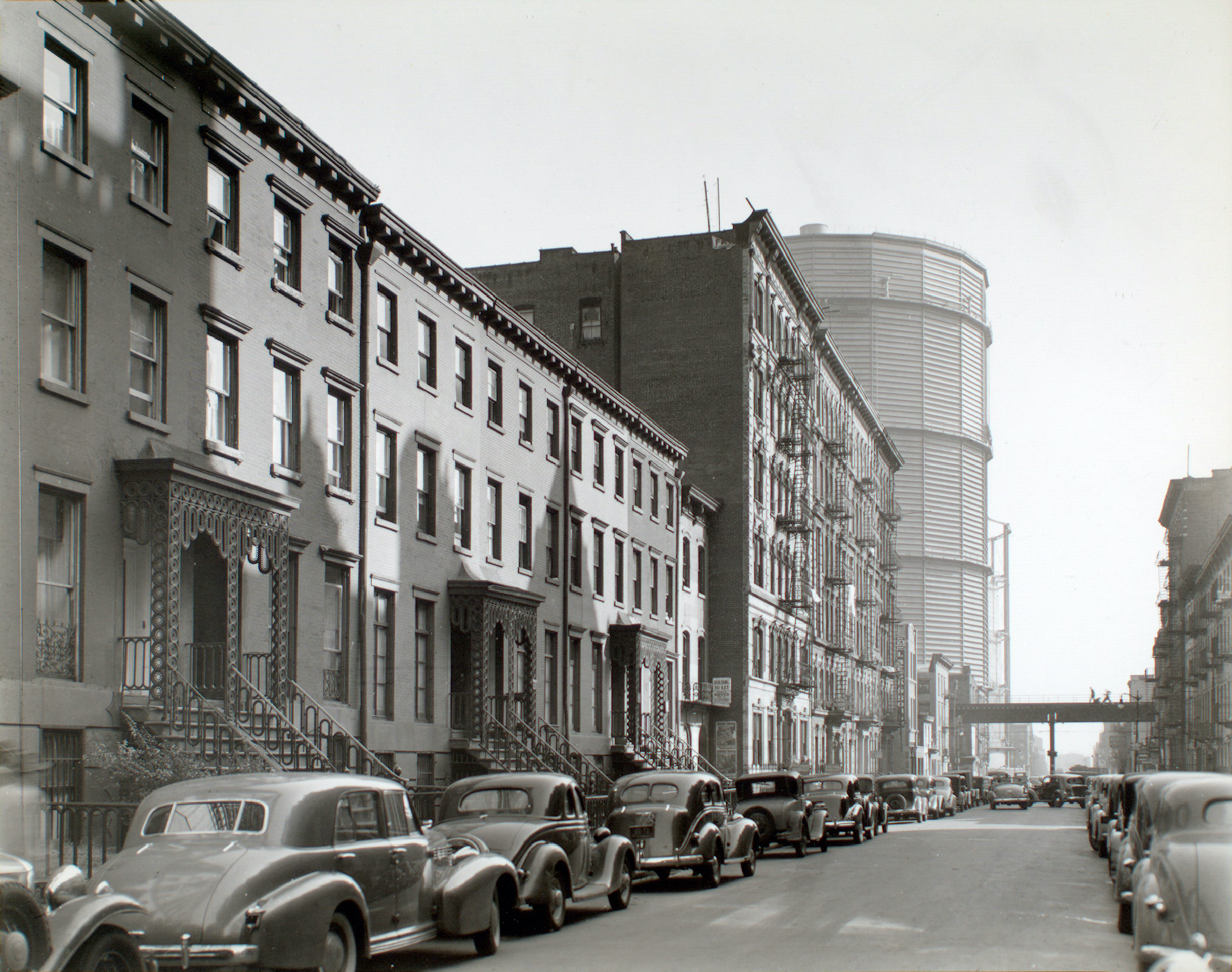 Berenice Abbott 1938 年拍摄的 Gas House District