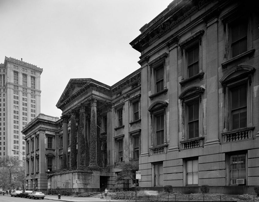 Tweed Courthouse 北立面，从 City Hall Park 看